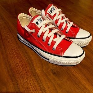 Converse Chuck Taylor All-Star Classic Low Top (Red)